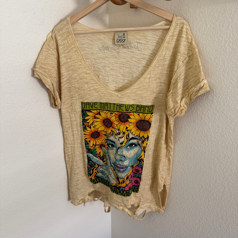 Gypsy Beige Dave Matthews Band Graphic Tee - Short Sleeve V-Neck